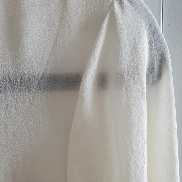 Club Monaco 100% silk blouse cream color with gold white buttons size S/P - Picture 5 of 8